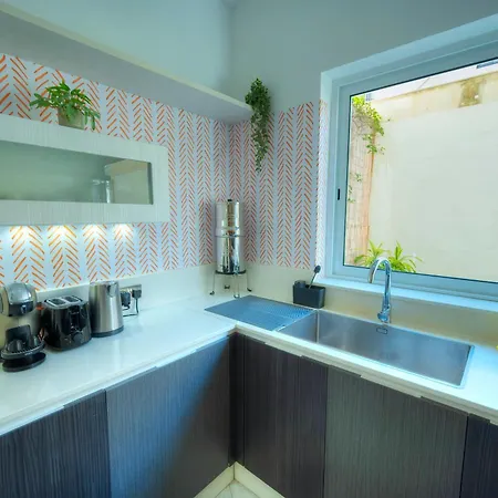 Luxury 2 Bedroom With Large Outdoor & Jacuzzi Jbas1-1 *