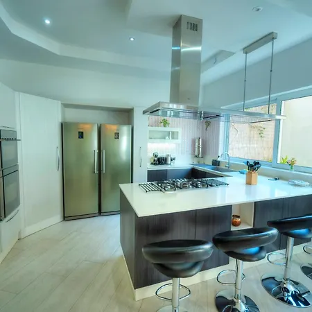 Luxury 2 Bedroom With Large Outdoor & Jacuzzi Jbas1-1 * Is-Swieqi