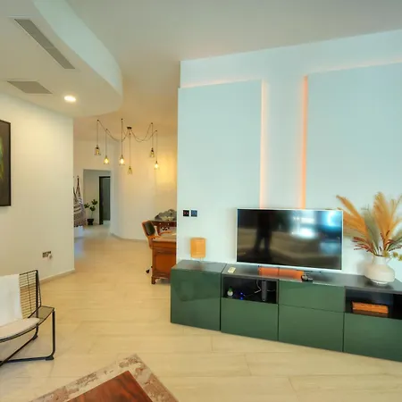 Luxury 2 Bedroom With Large Outdoor & Jacuzzi Jbas1-1 * Is-Swieqi