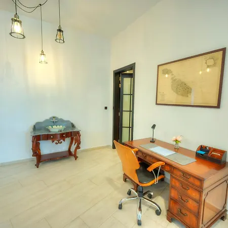 Luxury 2 Bedroom With Large Outdoor & Jacuzzi Jbas1-1 شقة *
