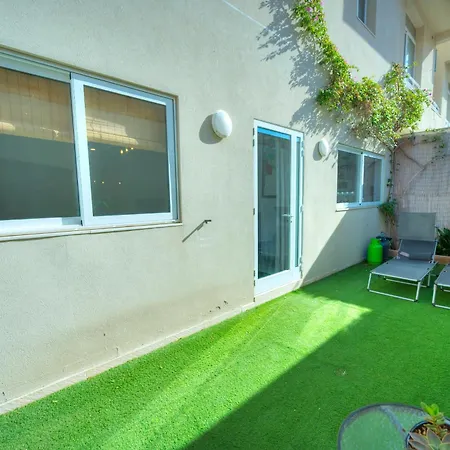 Luxury 2 Bedroom With Large Outdoor & Jacuzzi Jbas1-1 شقة *