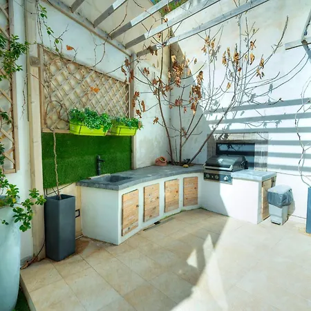 Luxury 2 Bedroom With Large Outdoor & Jacuzzi Jbas1-1