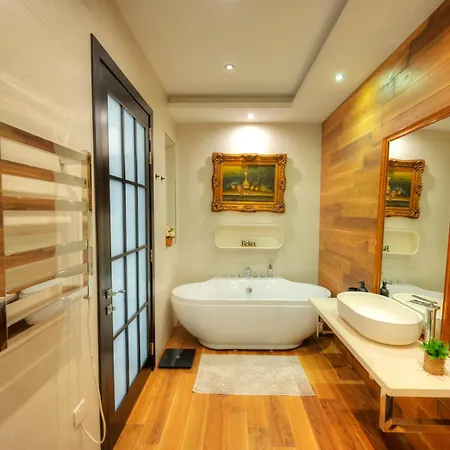 Luxury 2 Bedroom With Large Outdoor & Jacuzzi Jbas1-1 *