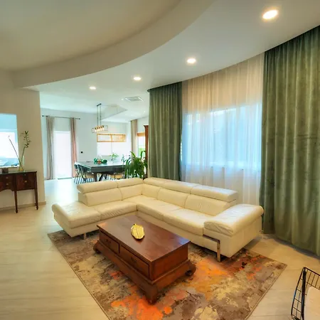 Luxury 2 Bedroom With Large Outdoor & Jacuzzi Jbas1-1 Apartment *