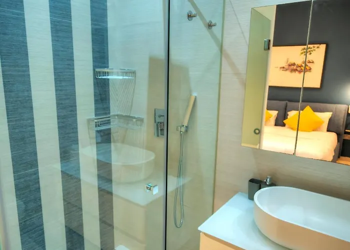 Apartment Luxury 2 Bedroom With Large Outdoor & Jacuzzi Jbas1-1