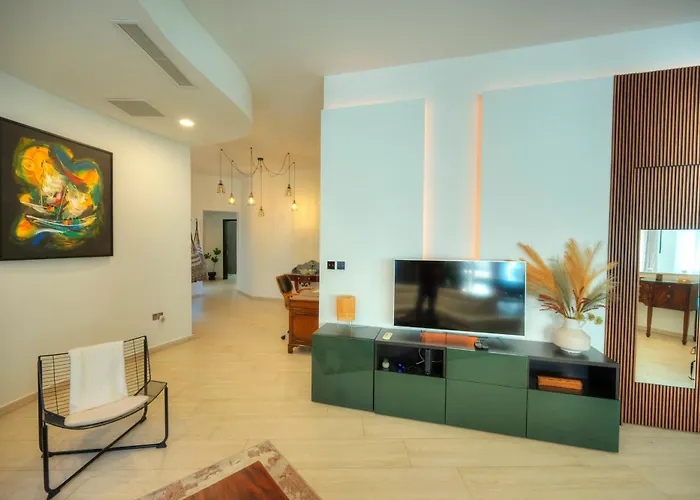 Luxury 2 Bedroom With Large Outdoor & Jacuzzi Jbas1-1 * Is-Swieqi