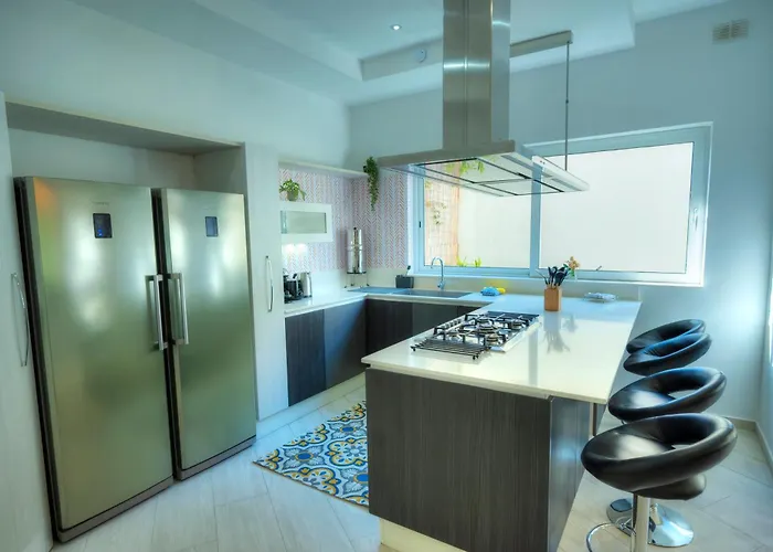 Luxury 2 Bedroom With Large Outdoor & Jacuzzi Jbas1-1 * Is-Swieqi