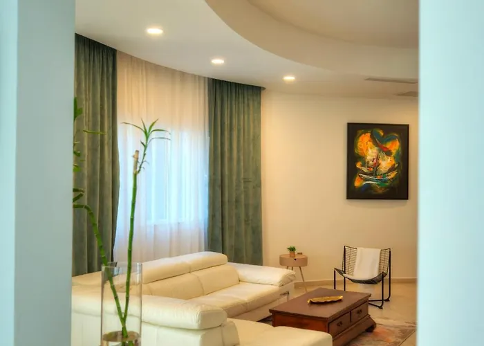 Luxury 2 Bedroom With Large Outdoor & Jacuzzi Jbas1-1 Is-Swieqi